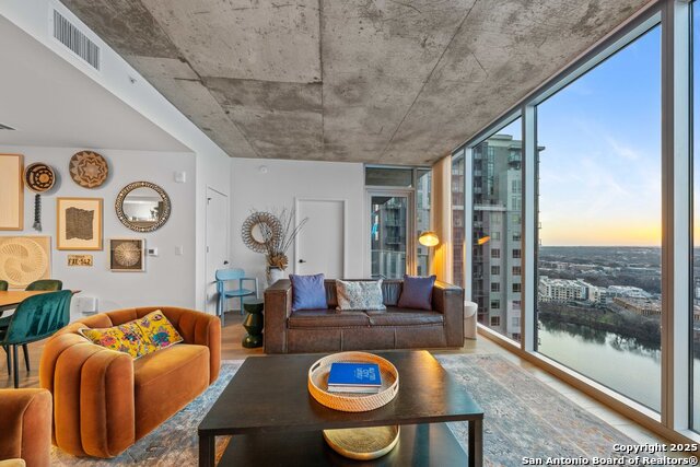 Listing photo id 2 for 48 East Ave 2610