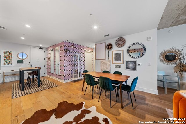 Listing photo id 5 for 48 East Ave 2610