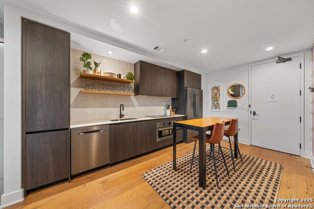 Listing photo id 6 for 48 East Ave 2610