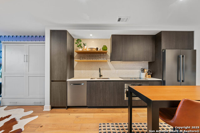 Listing photo id 7 for 48 East Ave 2610