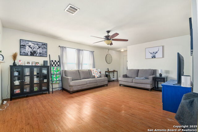 Listing photo id 13 for 237 Katie Ct
