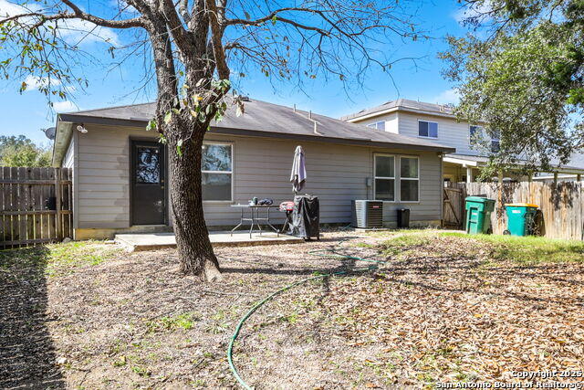 Listing photo id 16 for 237 Katie Ct