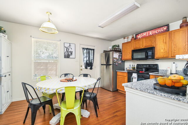 Listing photo id 2 for 237 Katie Ct