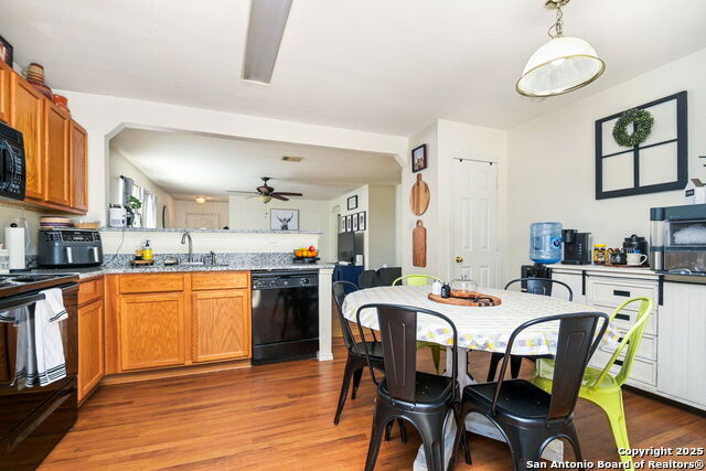 Listing photo id 3 for 237 Katie Ct