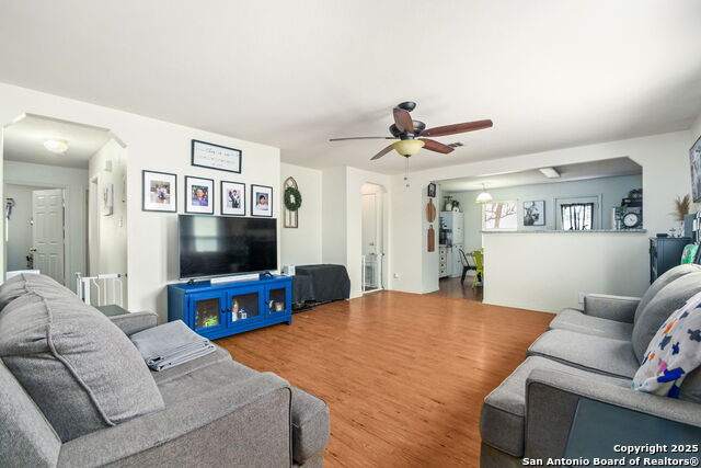Listing photo id 4 for 237 Katie Ct