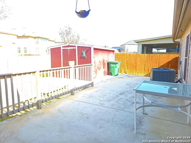 Listing photo id 10 for 5903 Iris Isle