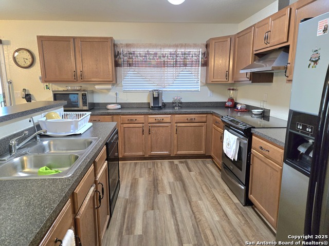 Listing photo id 4 for 5903 Iris Isle