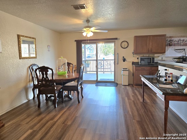 Listing photo id 5 for 5903 Iris Isle