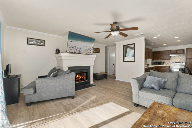 Listing photo id 9 for 6862 Flaming Ridge