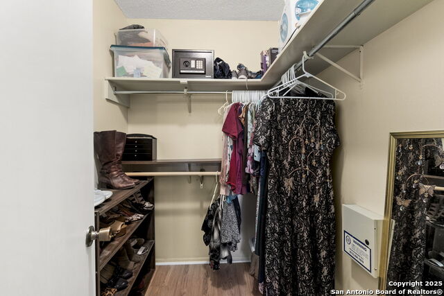 Listing photo id 17 for 6862 Flaming Ridge