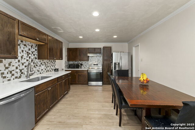 Listing photo id 1 for 6862 Flaming Ridge