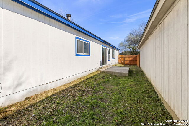 Listing photo id 29 for 6862 Flaming Ridge