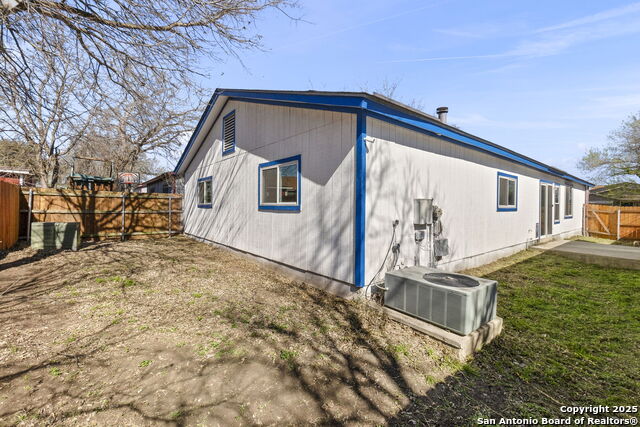 Listing photo id 31 for 6862 Flaming Ridge
