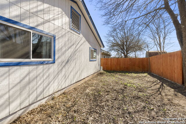 Listing photo id 32 for 6862 Flaming Ridge