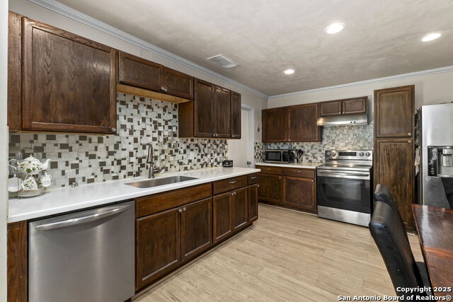 Listing photo id 3 for 6862 Flaming Ridge