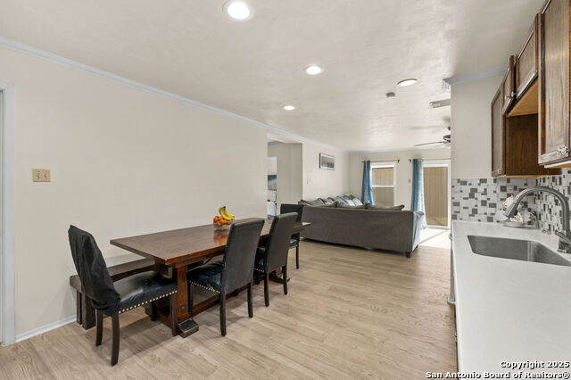 Listing photo id 5 for 6862 Flaming Ridge