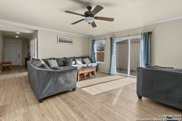 Listing photo id 6 for 6862 Flaming Ridge