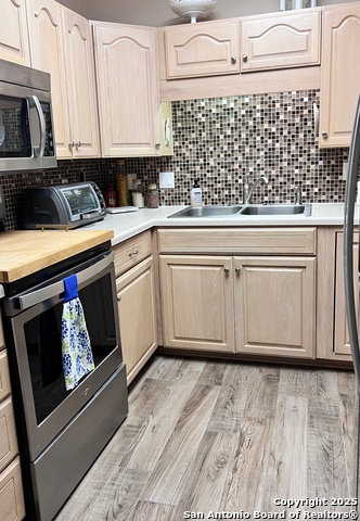 Listing photo id 8 for 1 Towers Park Ln  1604