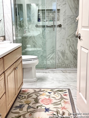 Listing photo id 15 for 1 Towers Park Ln  1604