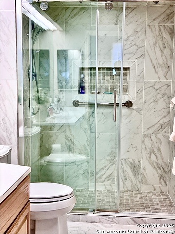 Listing photo id 17 for 1 Towers Park Ln  1604