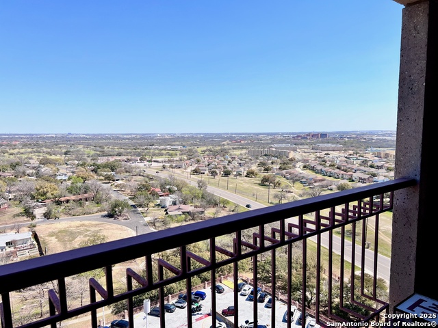 Listing photo id 20 for 1 Towers Park Ln  1604