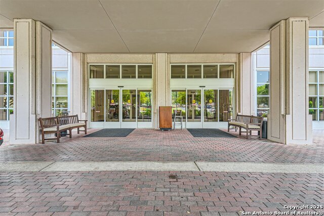 Listing photo id 22 for 1 Towers Park Ln  1604