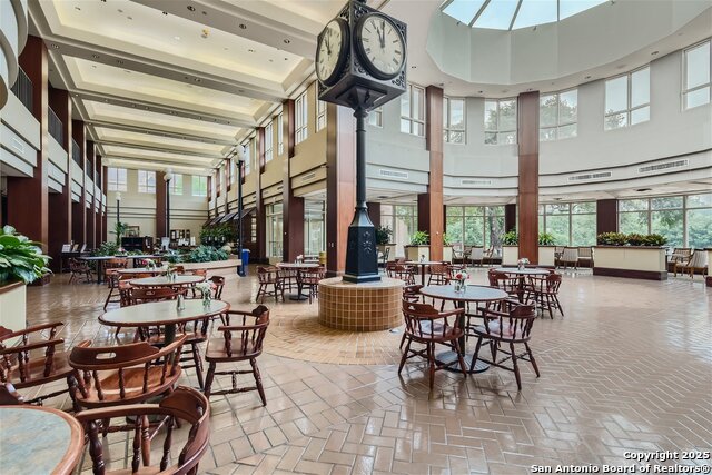 Listing photo id 23 for 1 Towers Park Ln  1604