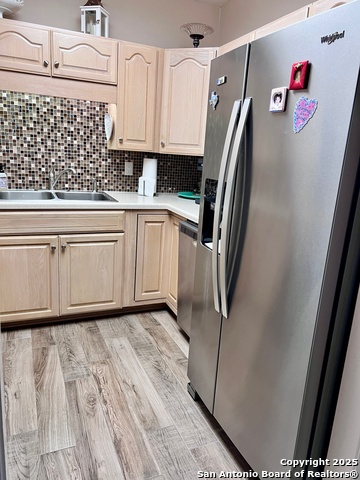 Listing photo id 7 for 1 Towers Park Ln  1604