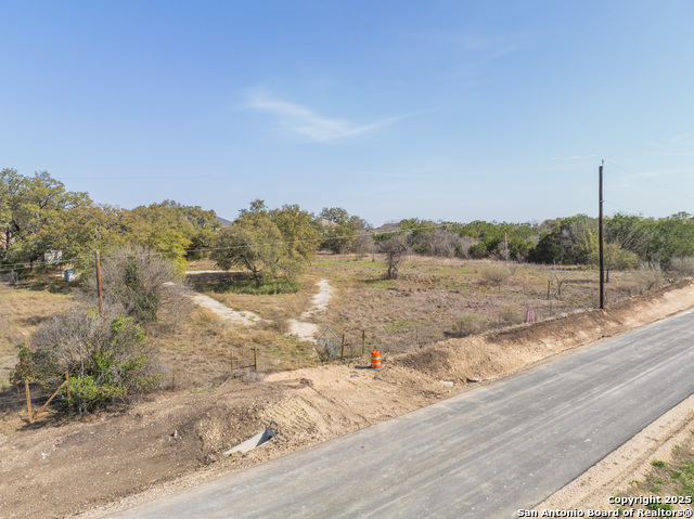Listing photo id 12 for 8454 Sh 211