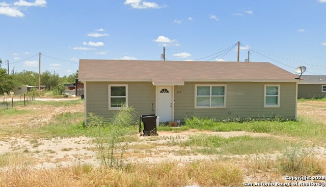 Details for 227 Hutchins E, La Pryor, TX 78872