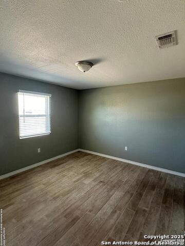 Listing photo id 3 for 227 Hutchins E