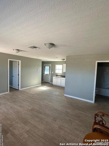 Listing photo id 1 for 539 Miller N