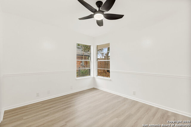 Listing photo id 12 for 3218 Albin