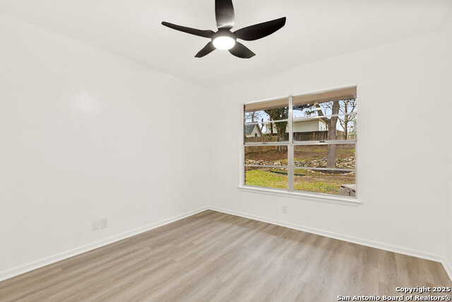Listing photo id 15 for 3218 Albin
