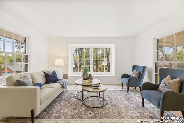 Listing photo id 0 for 3218 Albin