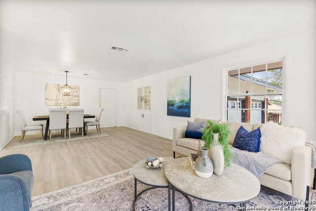 Listing photo id 4 for 3218 Albin