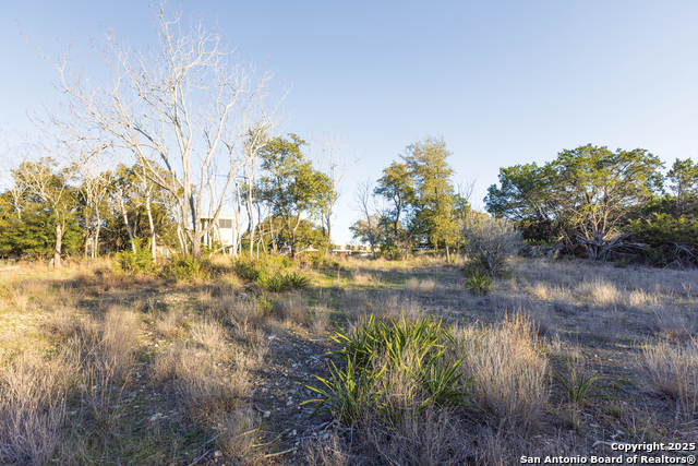 Listing photo id 12 for 5803 Circulo Dr