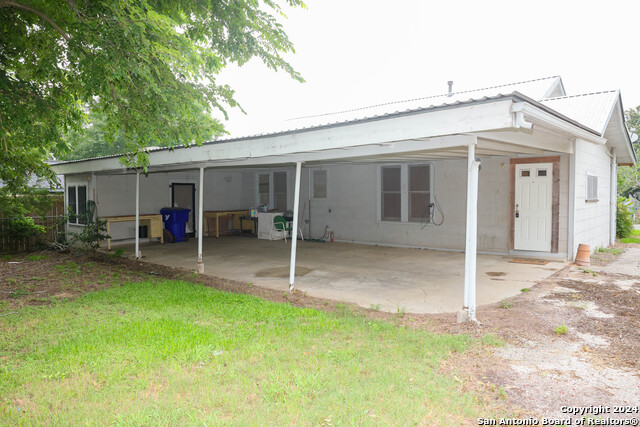 Listing photo id 13 for 204 Orth St.