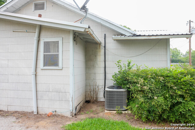 Listing photo id 14 for 204 Orth St.