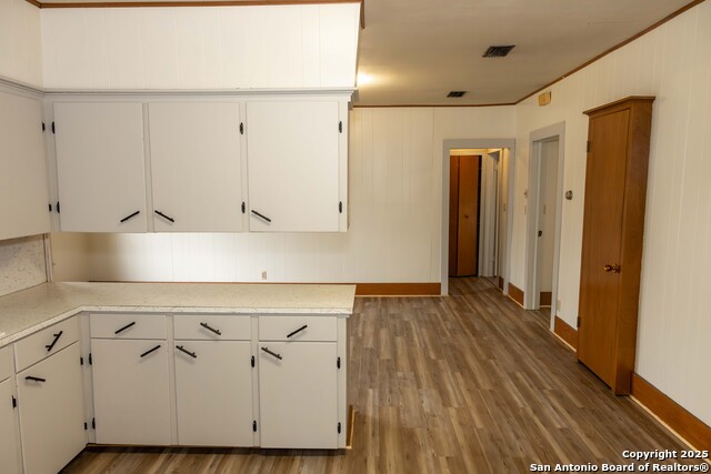 Listing photo id 4 for 204 Orth St.