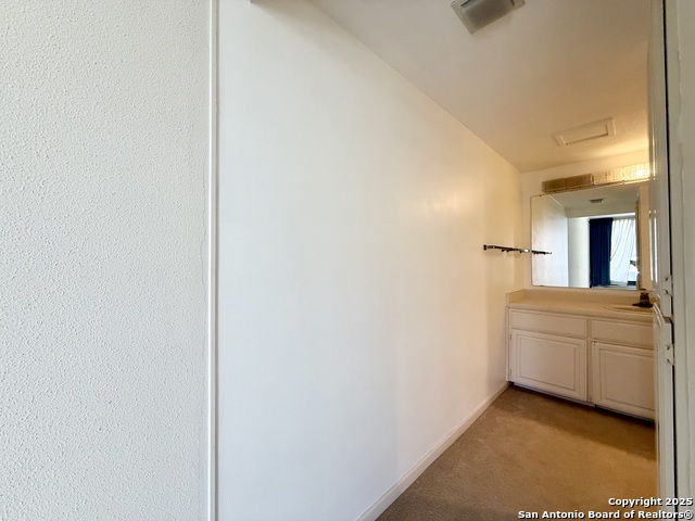 Image 11 of 13 For 7701 Wurzbach Rd  601