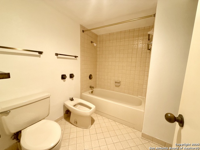 Image 13 of 13 For 7701 Wurzbach Rd  601