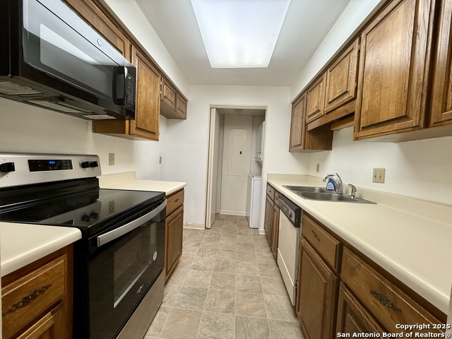 Image 3 of 13 For 7701 Wurzbach Rd  601