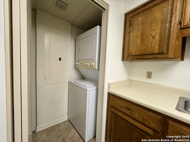 Image 4 of 13 For 7701 Wurzbach Rd  601