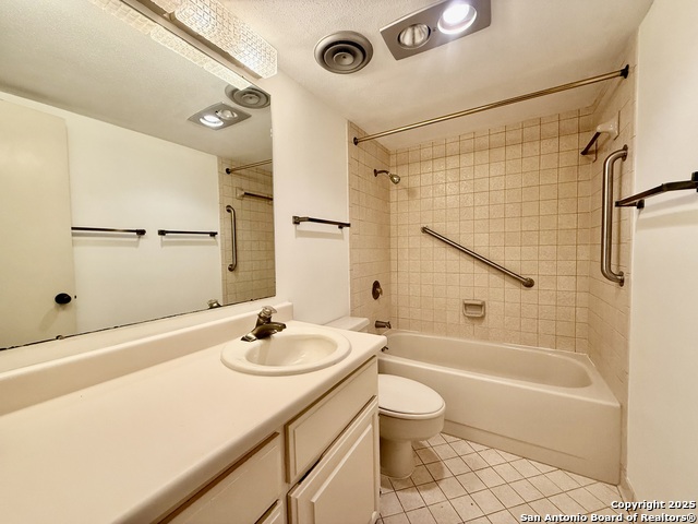 Image 7 of 13 For 7701 Wurzbach Rd  601