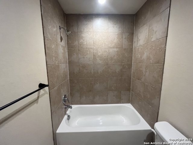 Image 25 of 27 For 6002 Jax Way  103