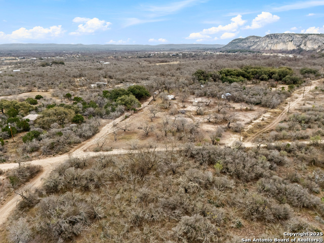Listing photo id 8 for 1 Private Road 2430