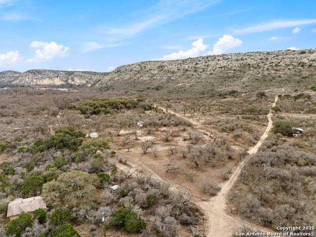 Listing photo id 4 for 1 Private Road 2430