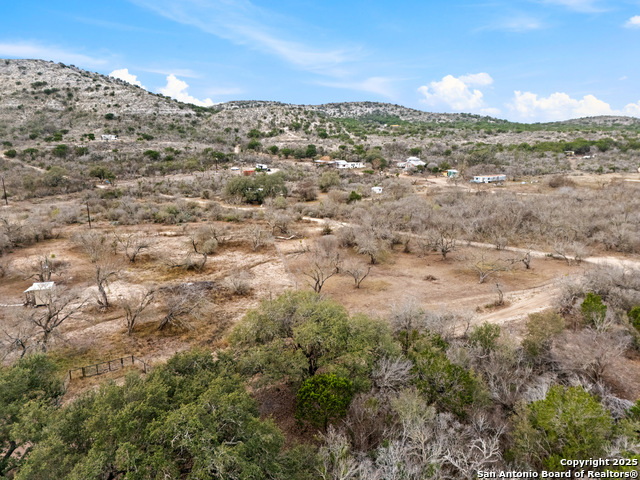 Listing photo id 5 for 1 Private Road 2430