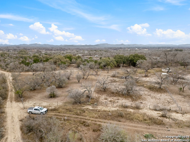 Listing photo id 6 for 1 Private Road 2430